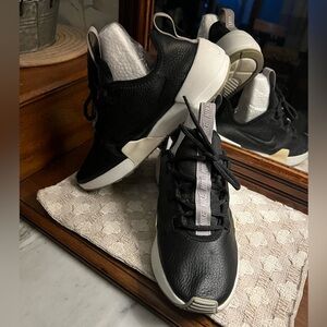 NIKE Classic Ashin Modern Low Top Leather Sneakers Black White Women's Size 6.5